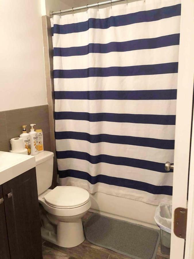 Beautiful Historic Townhouse W/ Backyard *