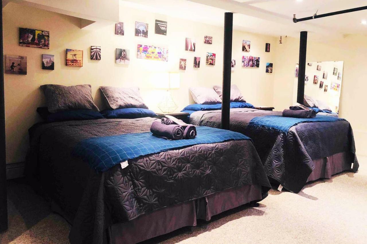 Beautiful Historic Townhouse W/ Backyard