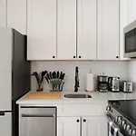 240-10 New Modern Studio Ues W&D