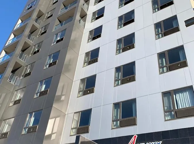 Astoria Delancy Inn & Suites