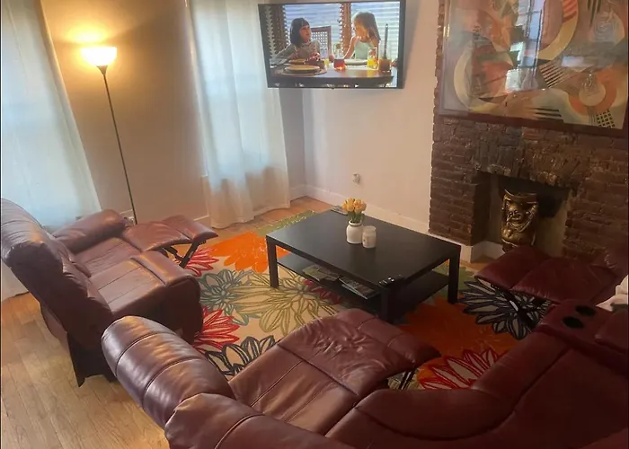 Gem. Williamsburg 2 Bedroom.