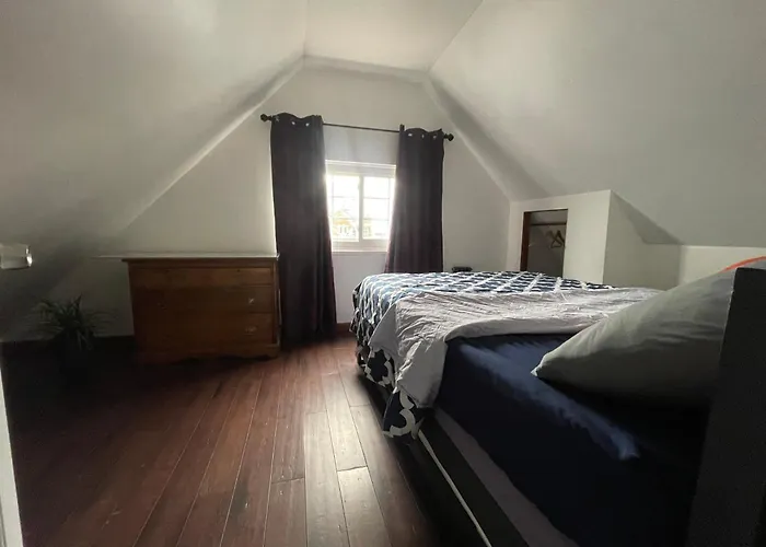 Private Loft 5 Min Away From Lga