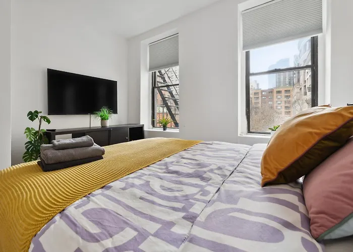 Prime Manhattan Location Family Friendly 2Br