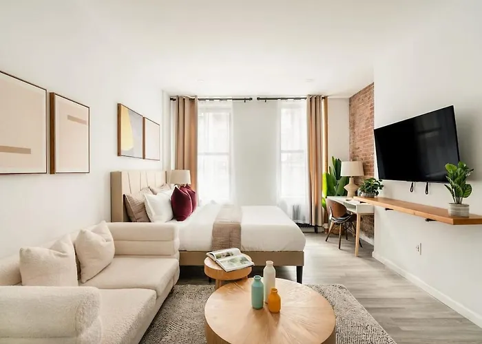 240-10 New Modern Studio Ues W&D
