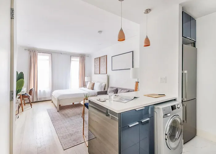 1597-2 Luxury Upper East Side Studio W&D