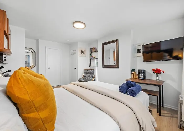 Great Studio Location In Times Square Near Subway