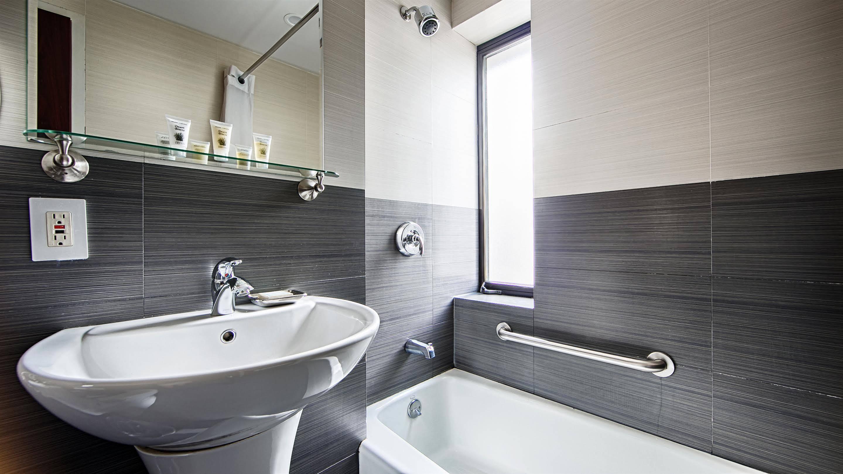 Western Bowery Hanbee Hotel 3*