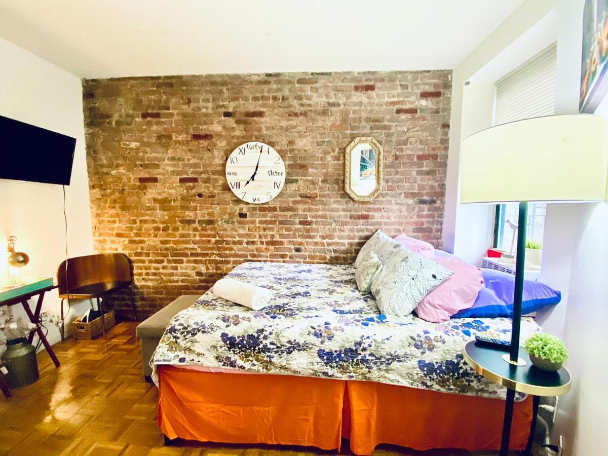 Guest house Times Square Manhattan - Private Room In 2 Bedroom Apartment *