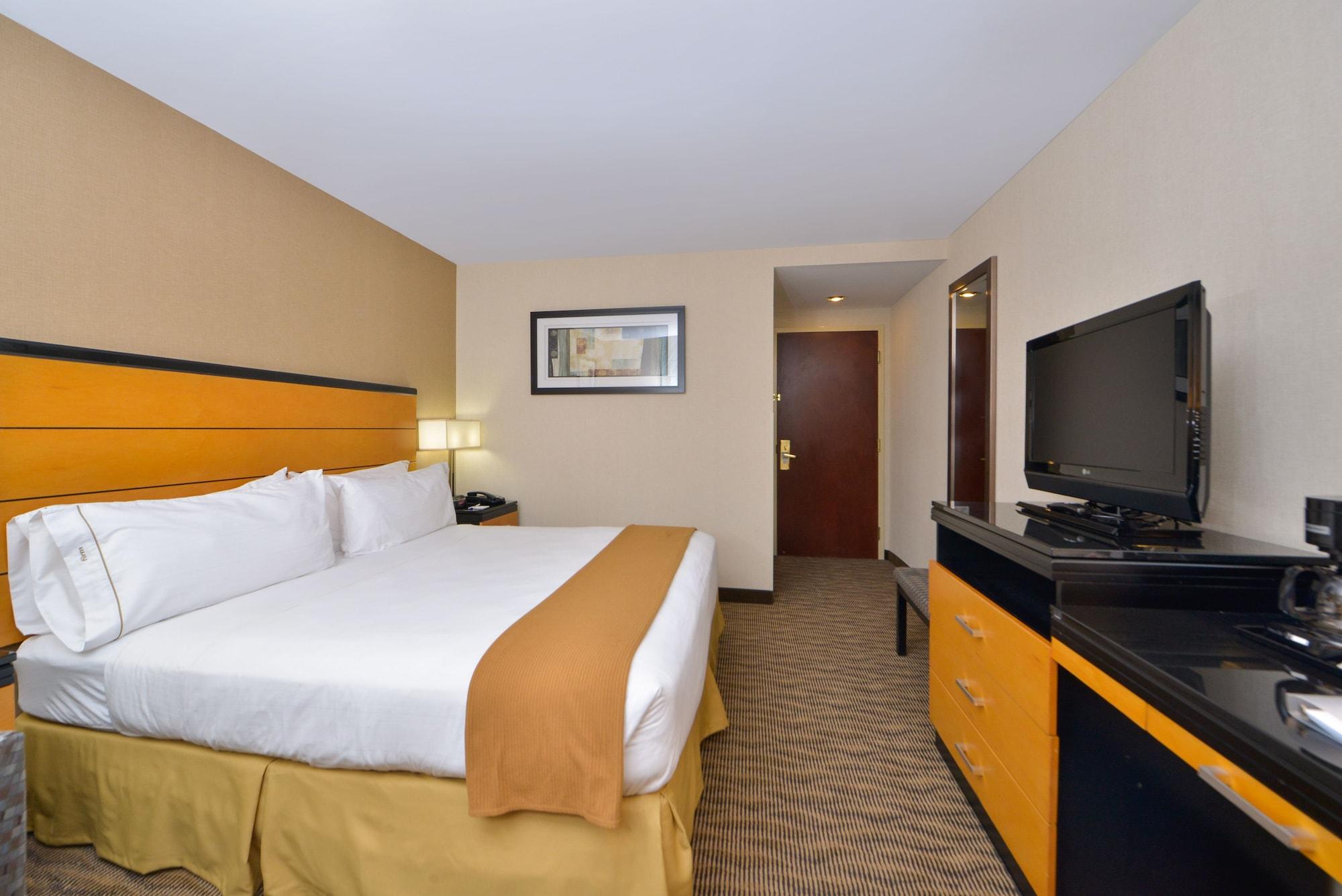 Hotel Express Kennedy Airport, An Ihg 3*