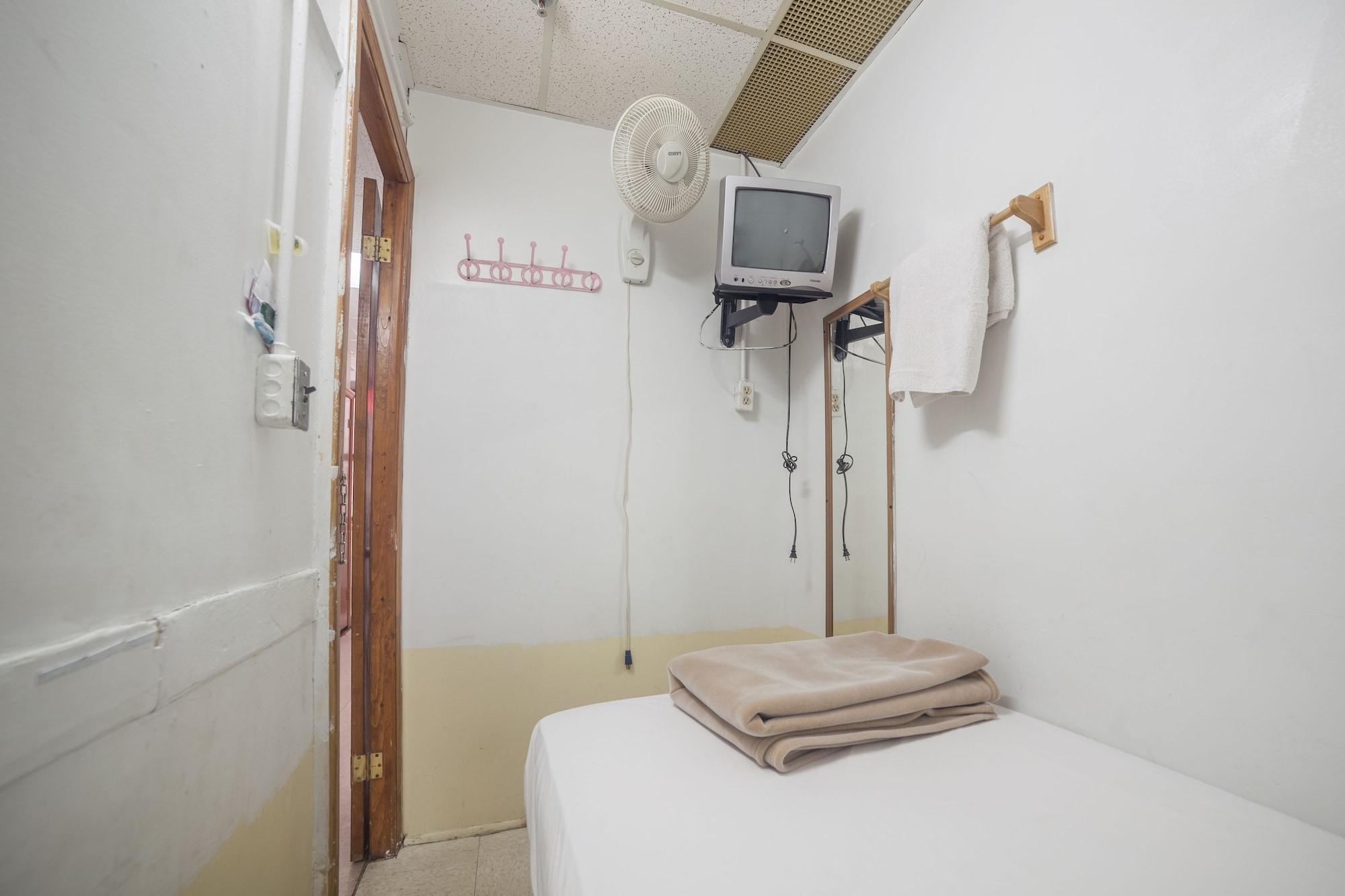 Bowery Grand Hostel