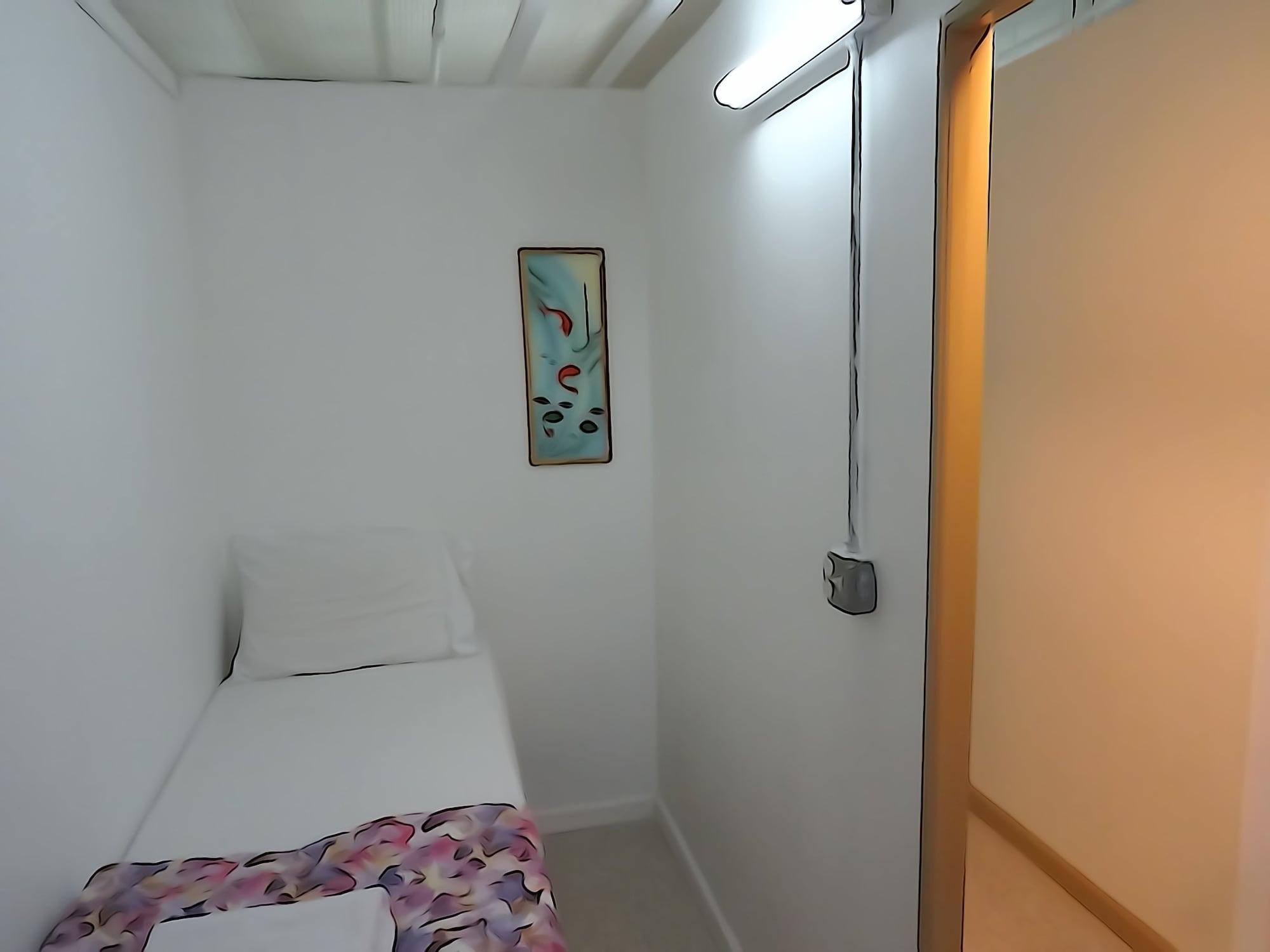 Bowery Grand Hostel