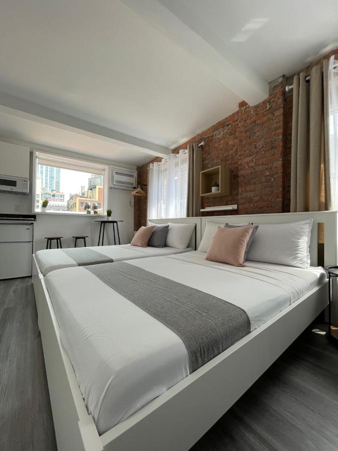 And The City, Empire State Building Apartment