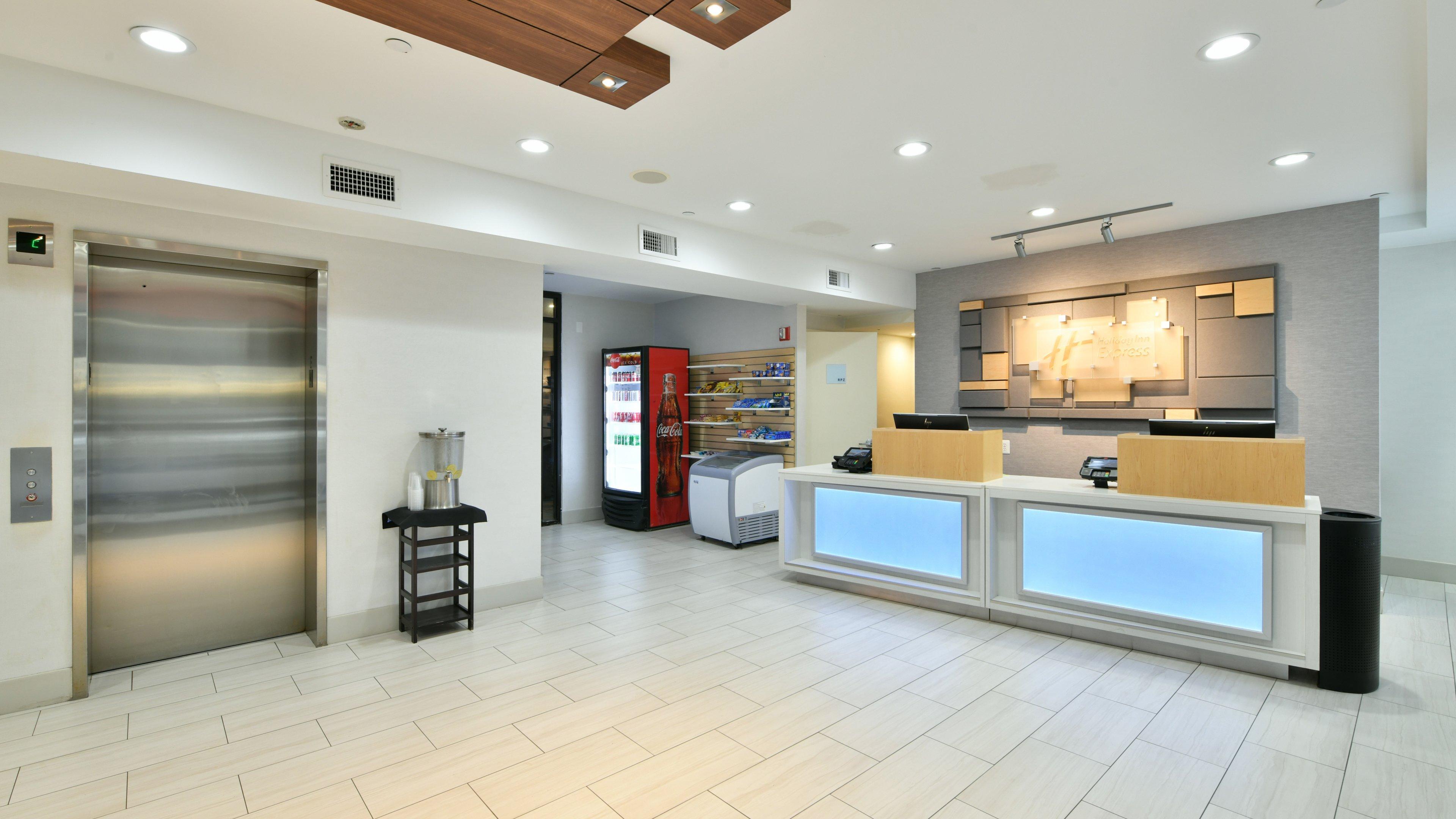 Express Staten Island West, An Ihg