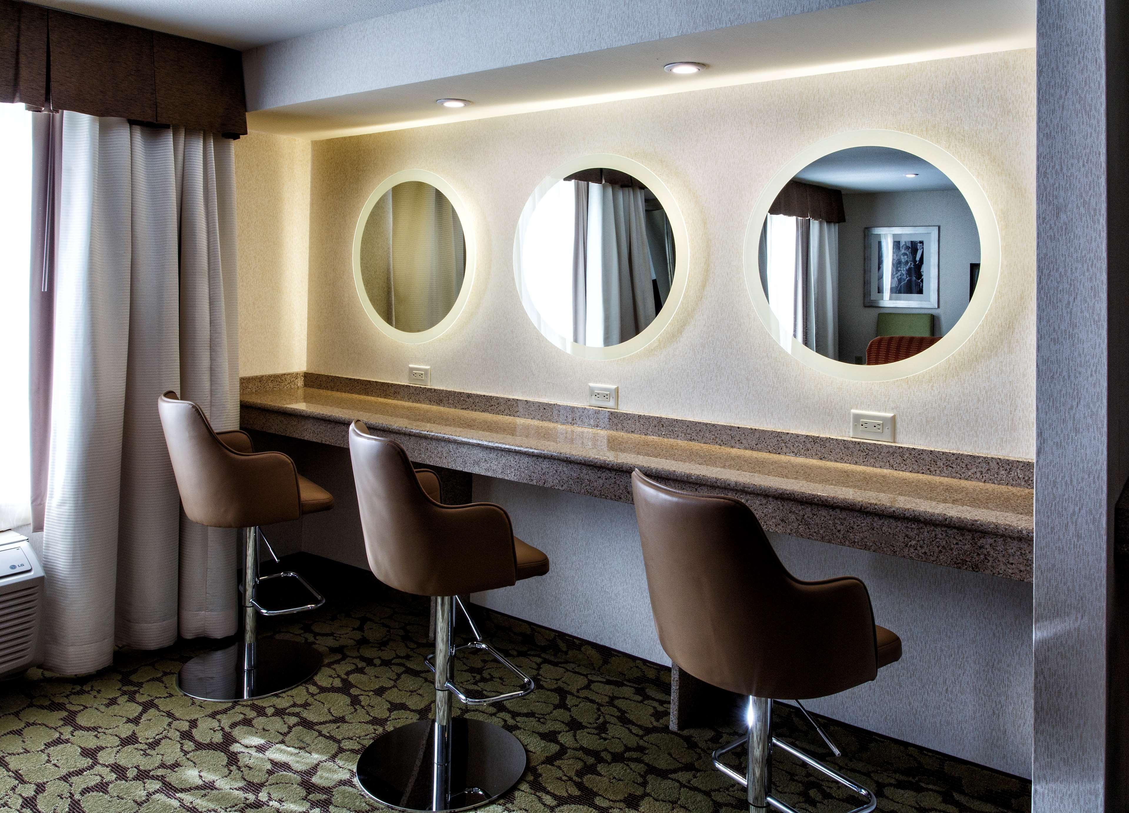 Hilton Garden New York/staten Island Hotel