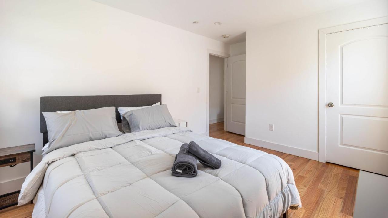 Lovely 3-br In Queens, Near Rockaway Apartment *