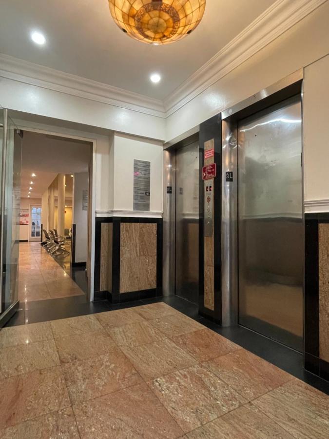 And The City, Empire State Building Apartment