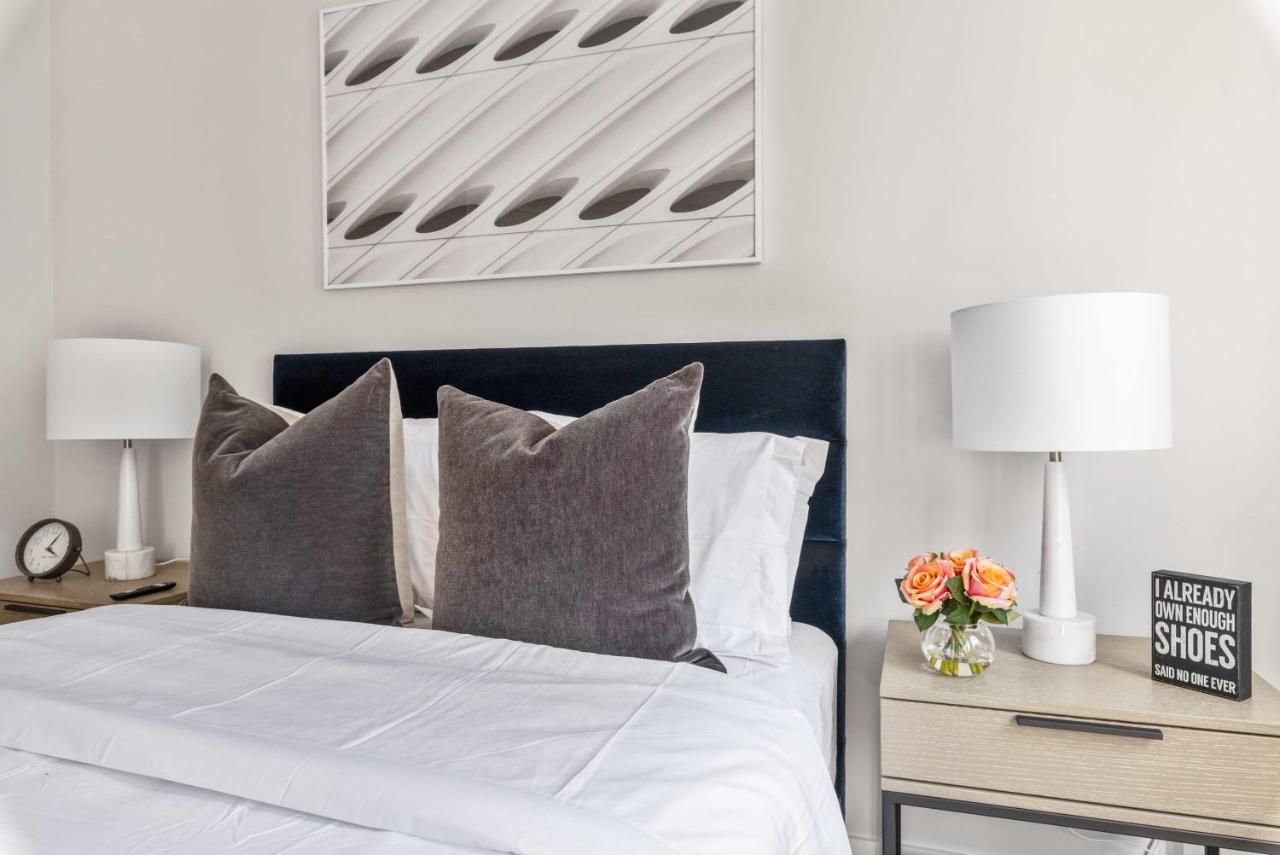 Holiday home Modern Studio With Charming Juliet Balcony In Upper East Side New York