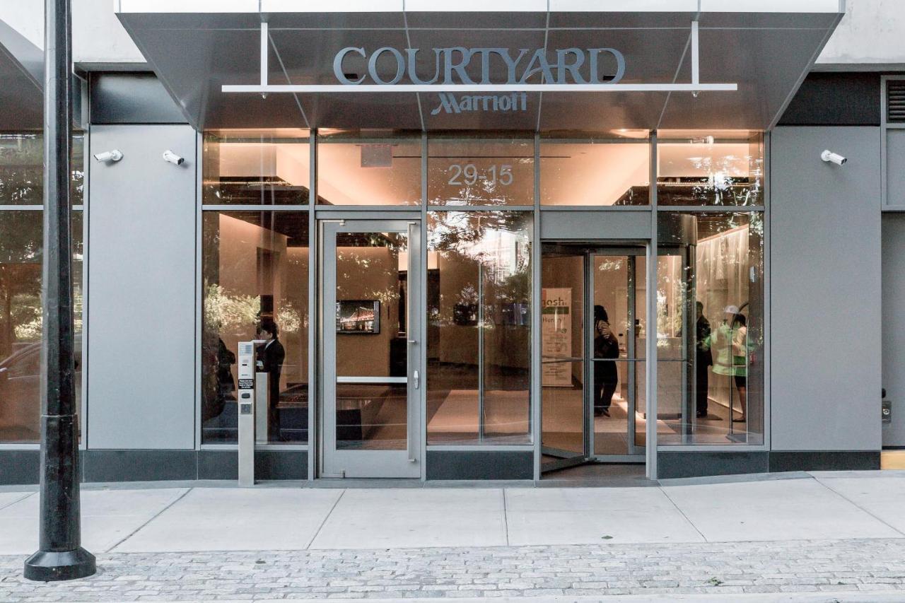 Courtyard By Marriott Long Island City/new York Manhattan View