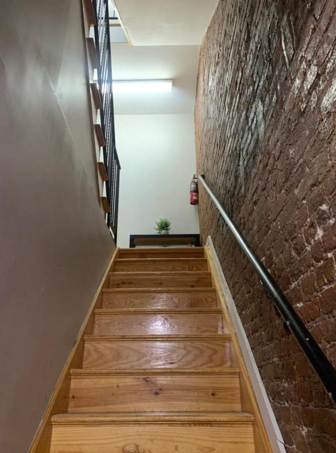 Gem. Williamsburg 2 Bedroom. Apartment *