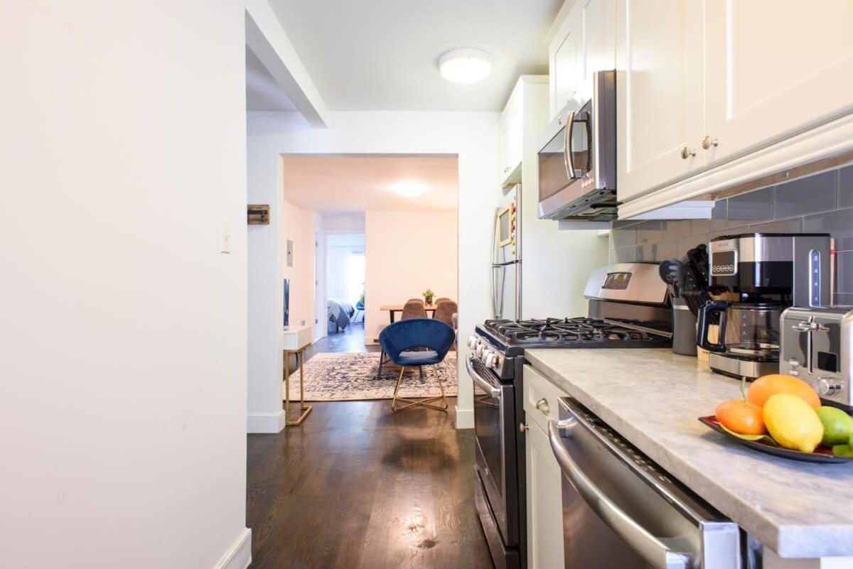39-3 Newly Renovated 3 Bedroom Prime Midtown Sleeps 6 New York