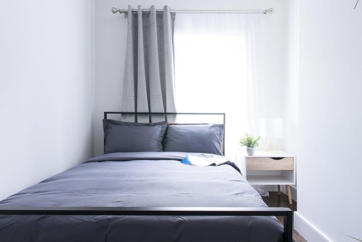 Apartment 39-3 Newly Renovated 3 Bedroom Prime Midtown Sleeps 6
