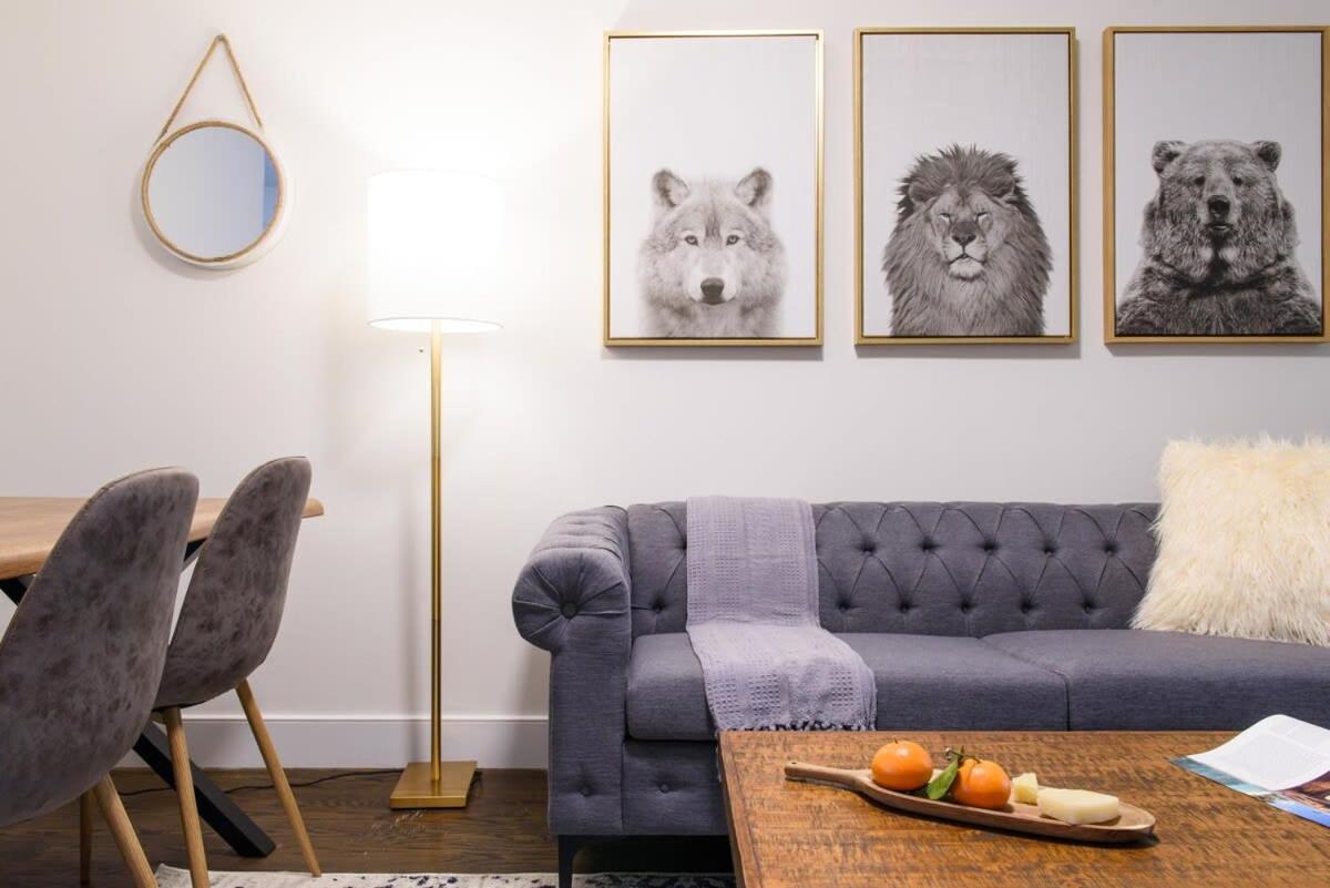 Apartment 39-3 Newly Renovated 3 Bedroom Prime Midtown Sleeps 6 New York