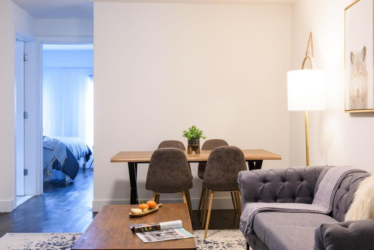 39-3 Newly Renovated 3 Bedroom Prime Midtown Sleeps 6 Apartment New York