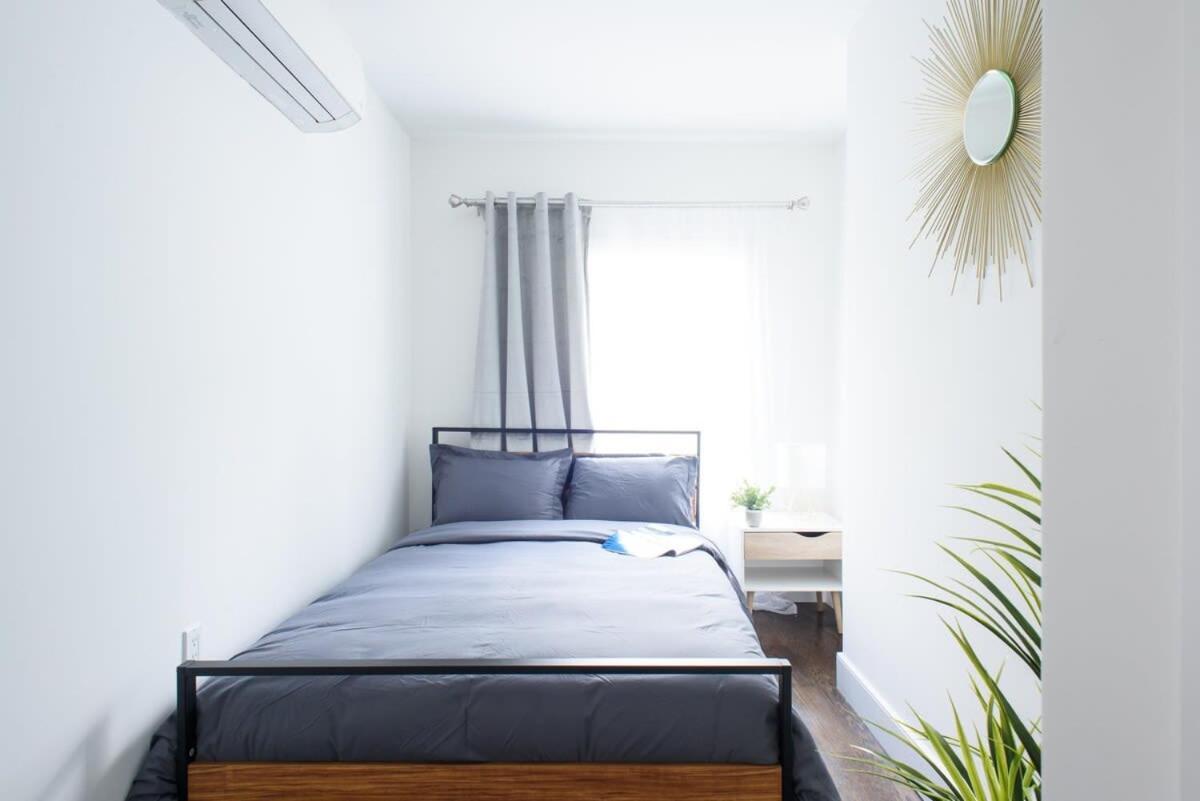 39-3 Newly Renovated 3 Bedroom Prime Midtown Sleeps 6 * New York