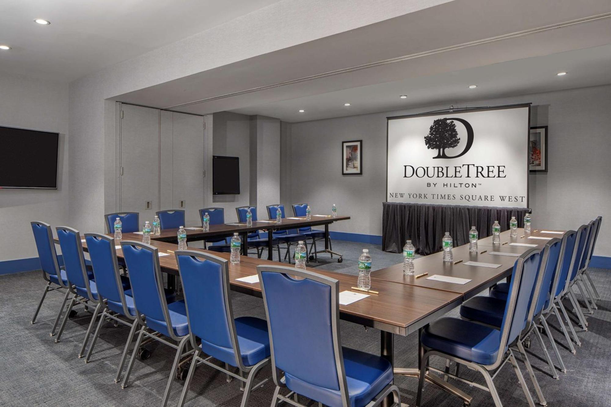 Doubletree By Hilton New York Times Square West 4* New York