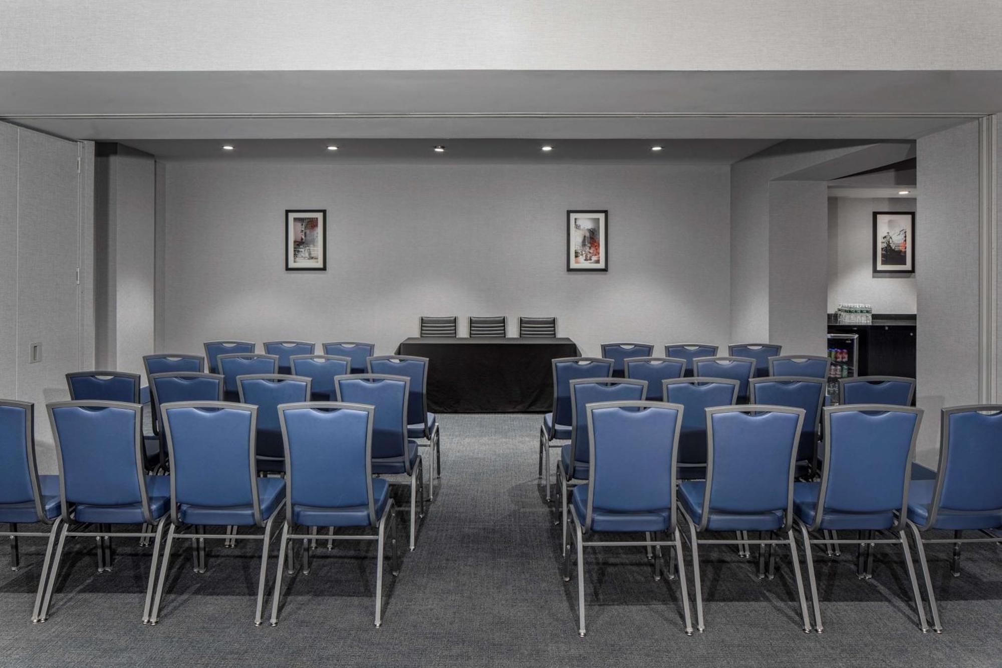 Doubletree By Hilton New York Times Square West 4* New York