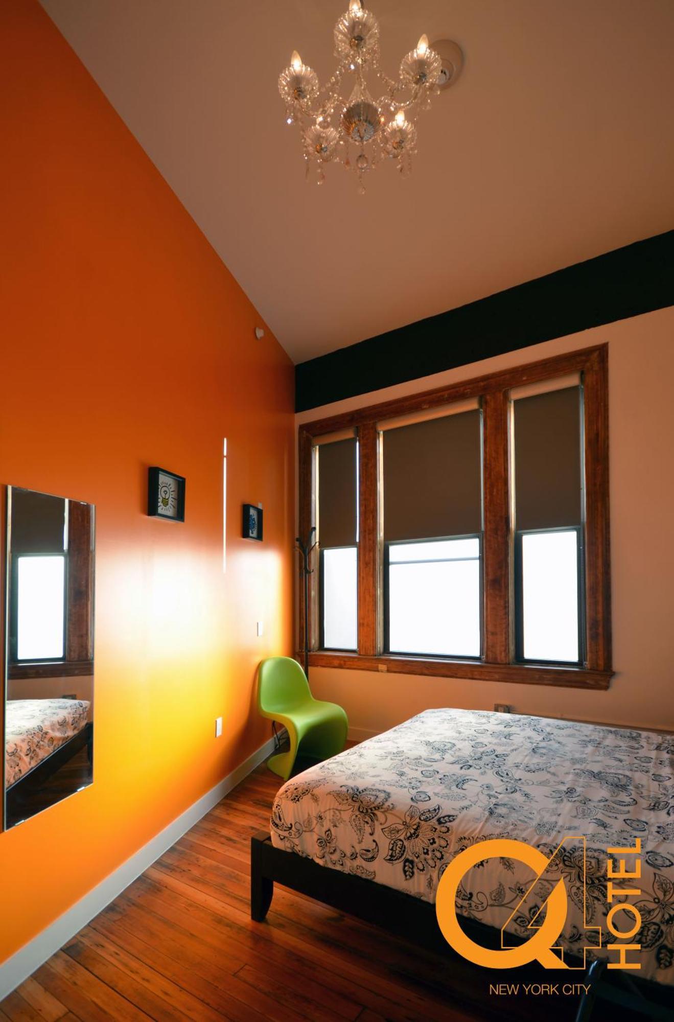 Hostel Q4 And New York