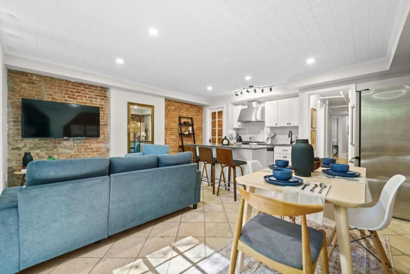 Newly Renovated 2br W Rare Private Backyard And Bbq New York