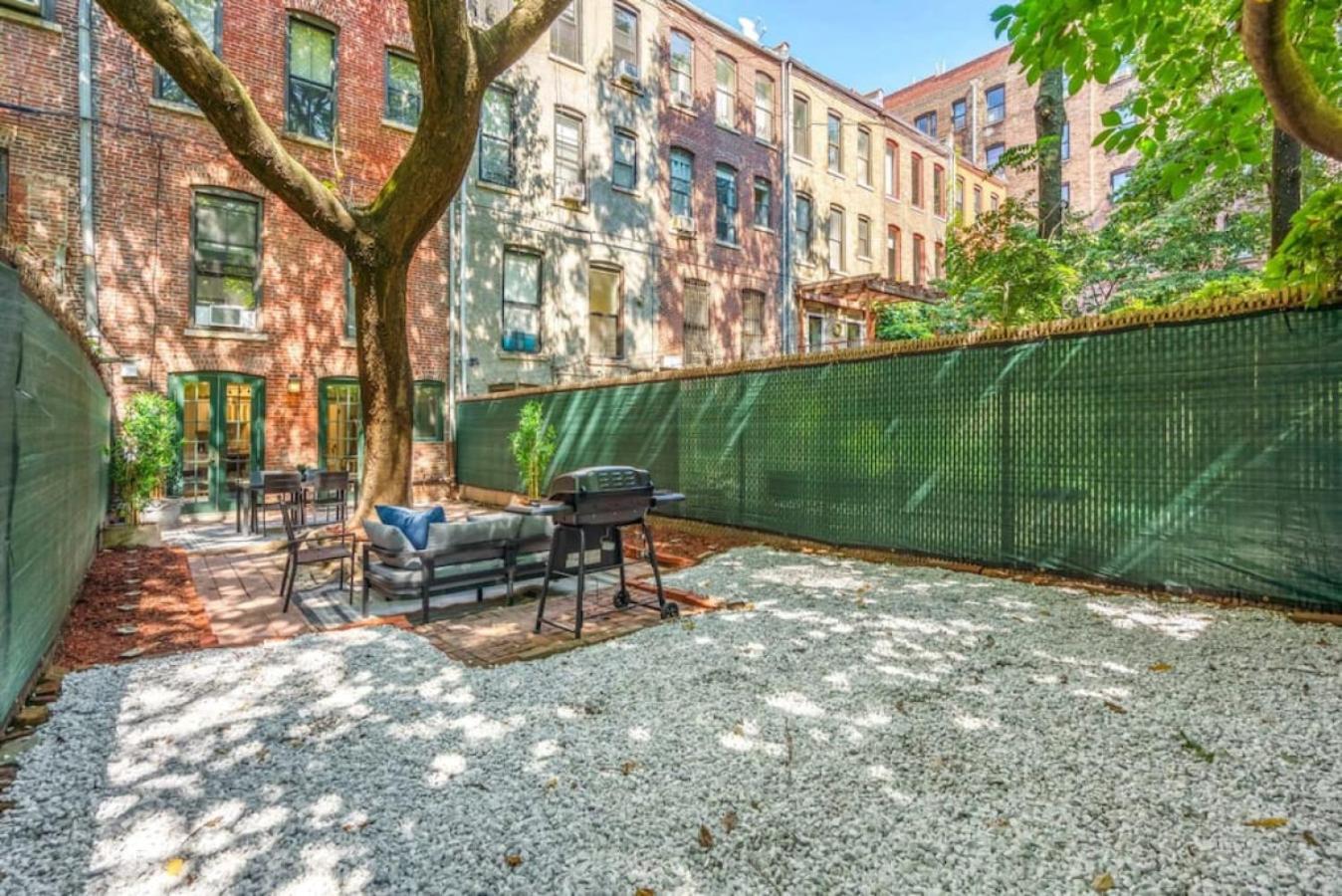 Newly Renovated 2br W Rare Private Backyard And Bbq
