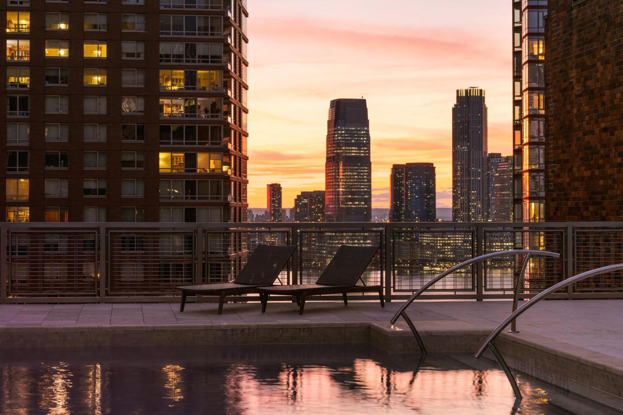 Sonder Battery Park Aparthotel