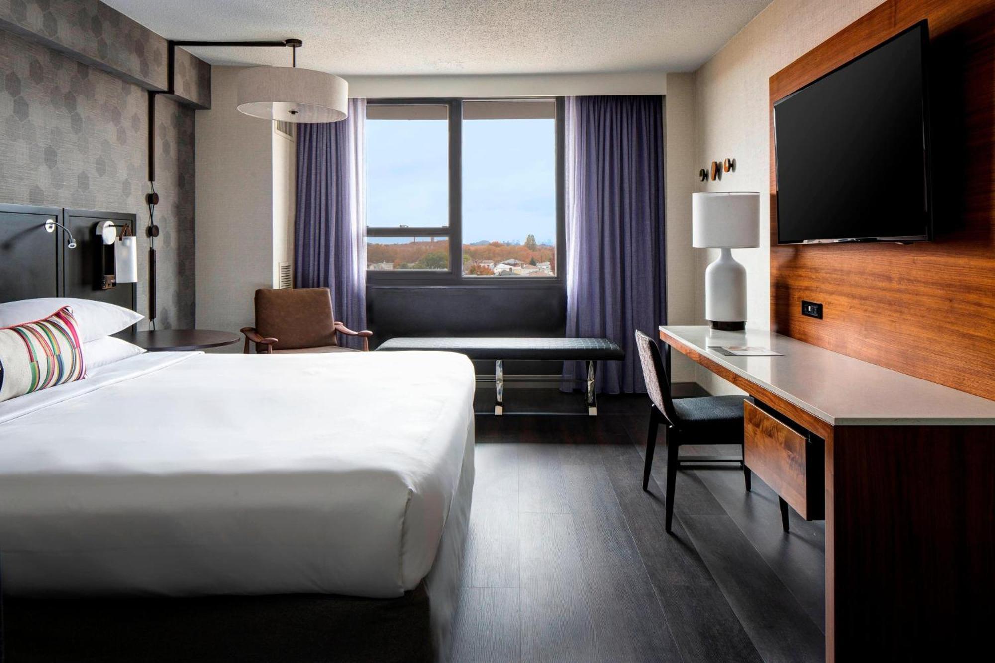 Laguardia Airport Marriott Hotel 4*
