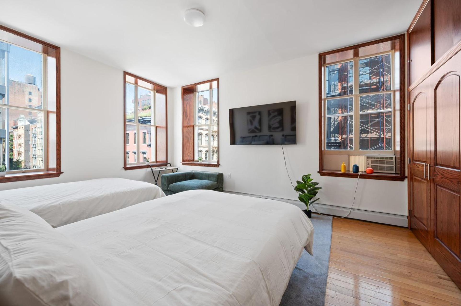 Hotel Massive Soho Loft 4 Bedrooms 2 Bath 7 Beds *