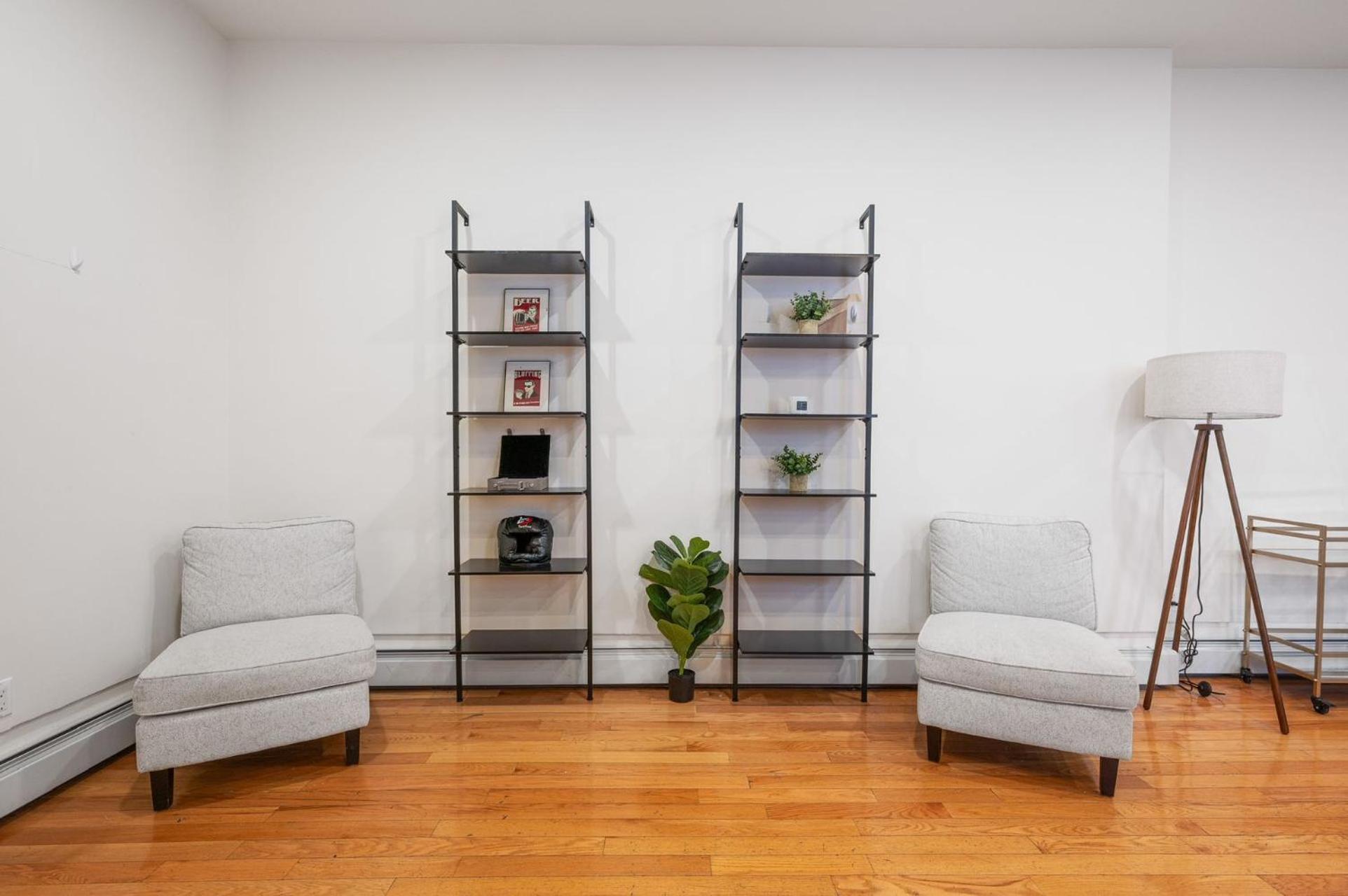 Massive Soho Loft 4 Bedrooms 2 Bath 7 Beds Hotel