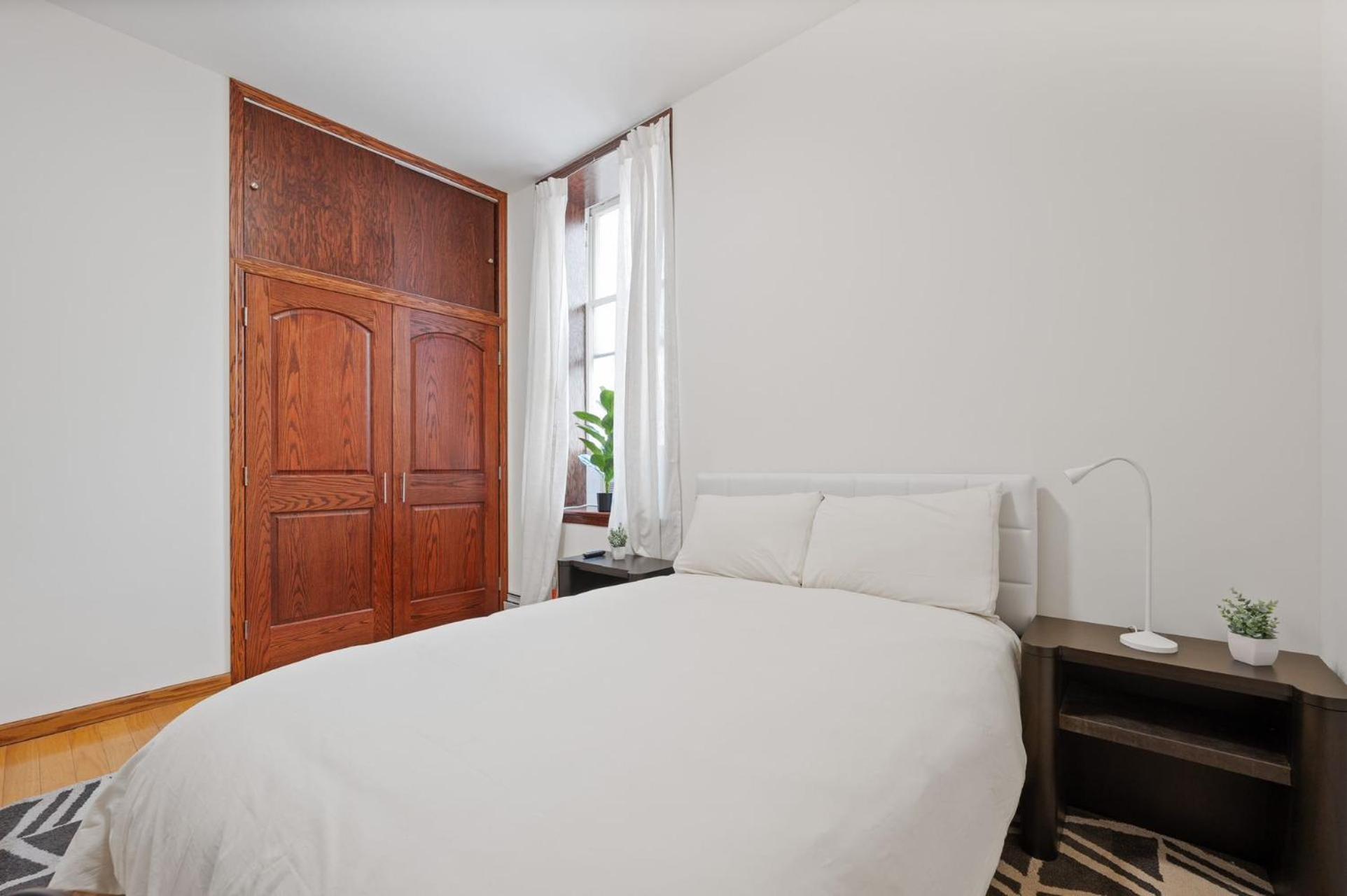 Massive Soho Loft 4 Bedrooms 2 Bath 7 Beds Hotel