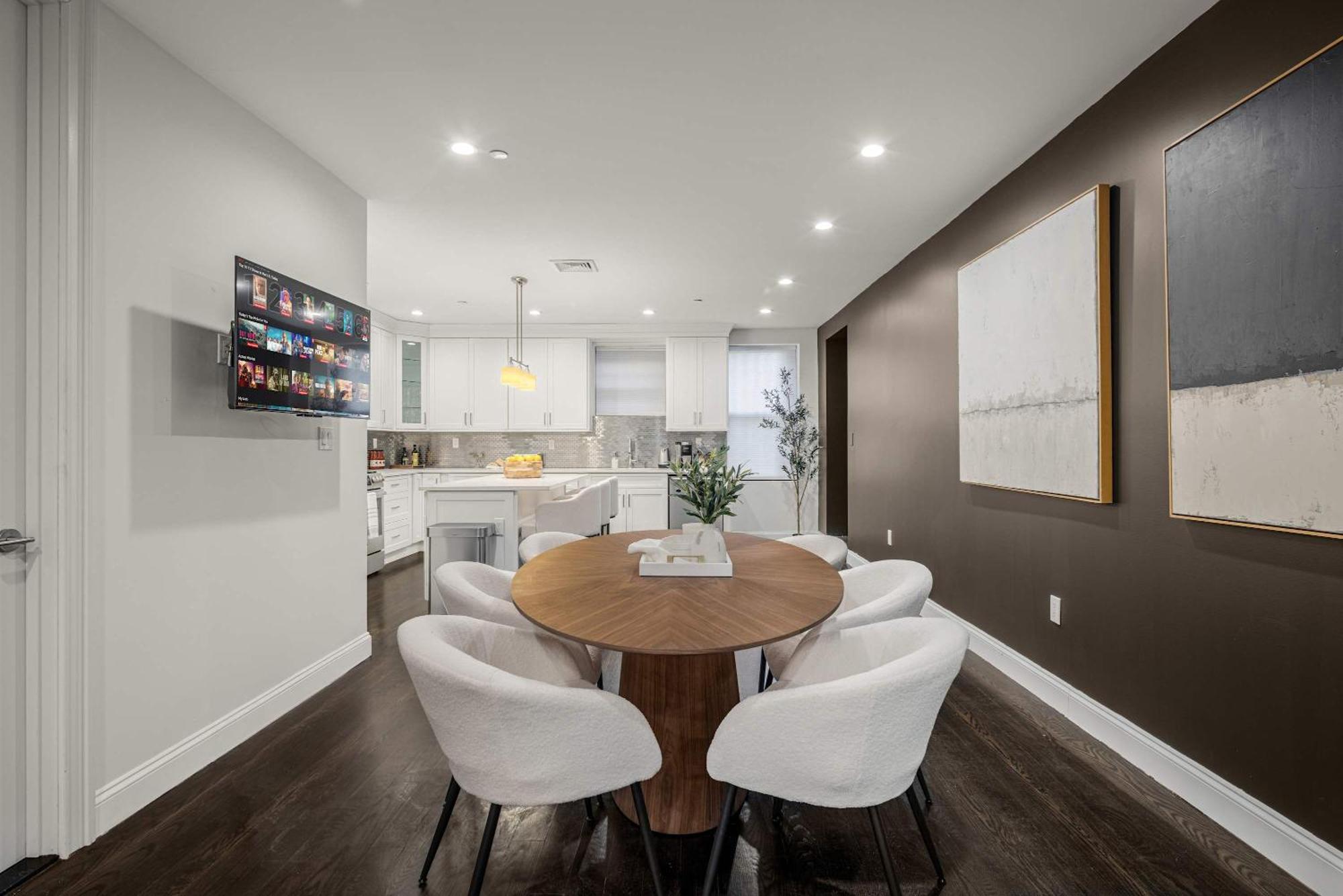 Luxe Harlem Retreat 3br Designer W Parking Apartment New York