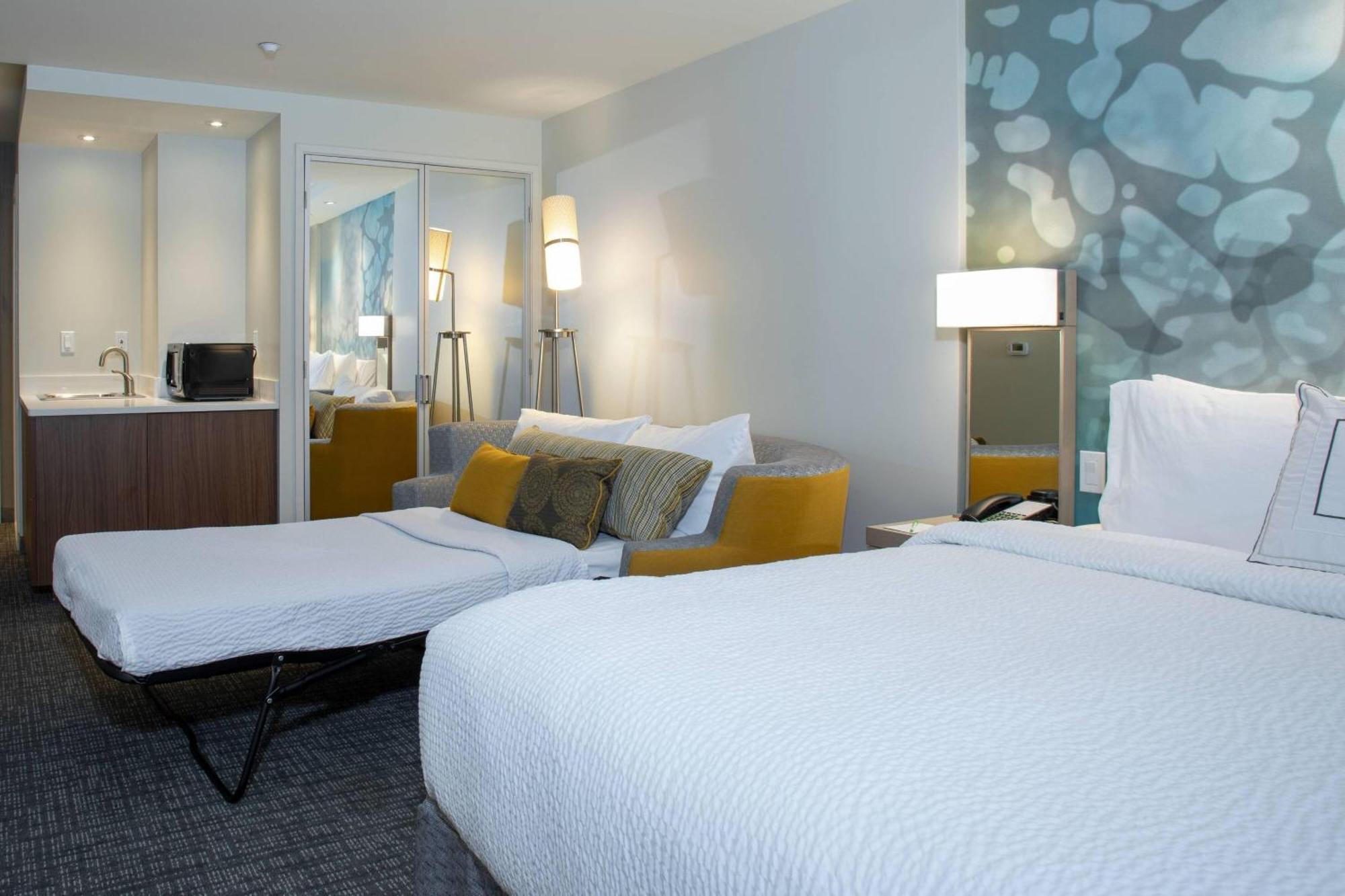 Courtyard By Marriott Queens/fresh Meadows