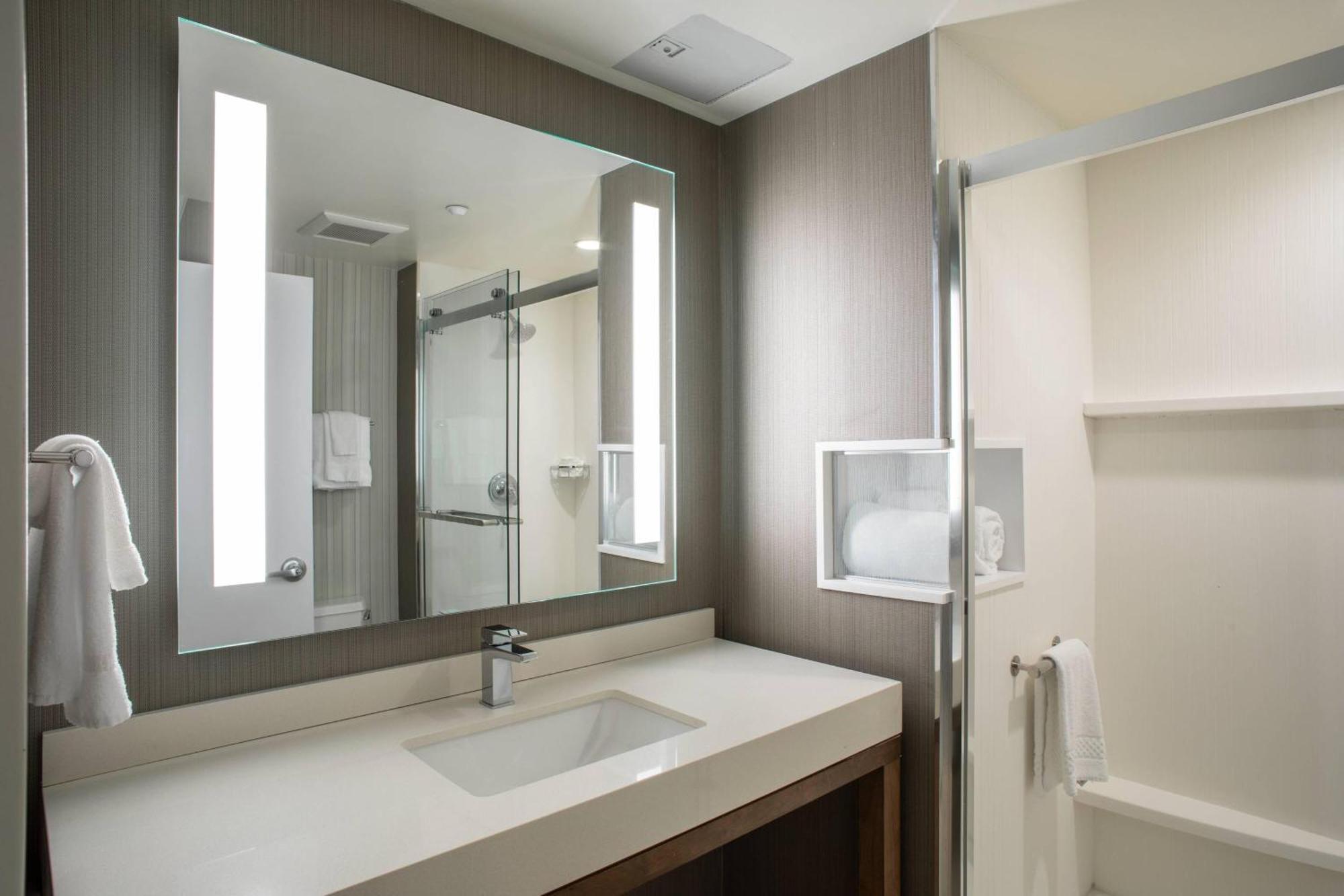 Courtyard By Marriott Queens/fresh Meadows Hotel