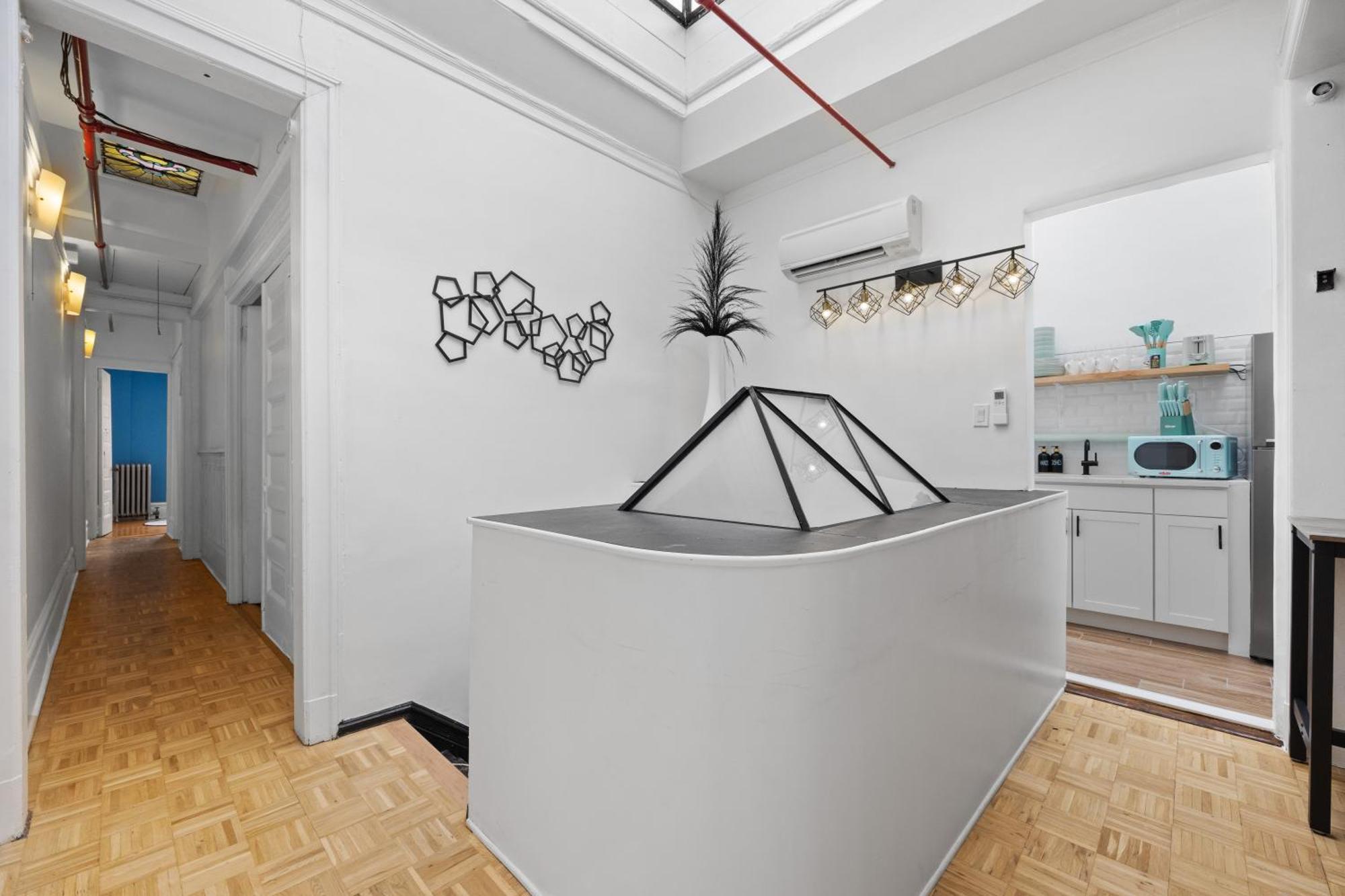 Holiday home Artful 3 Bdr And Private Patio Near Subway And Stadium At 