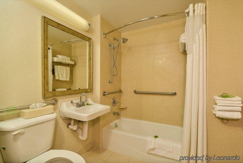 Express Staten Island West, An Ihg Hotel 3*