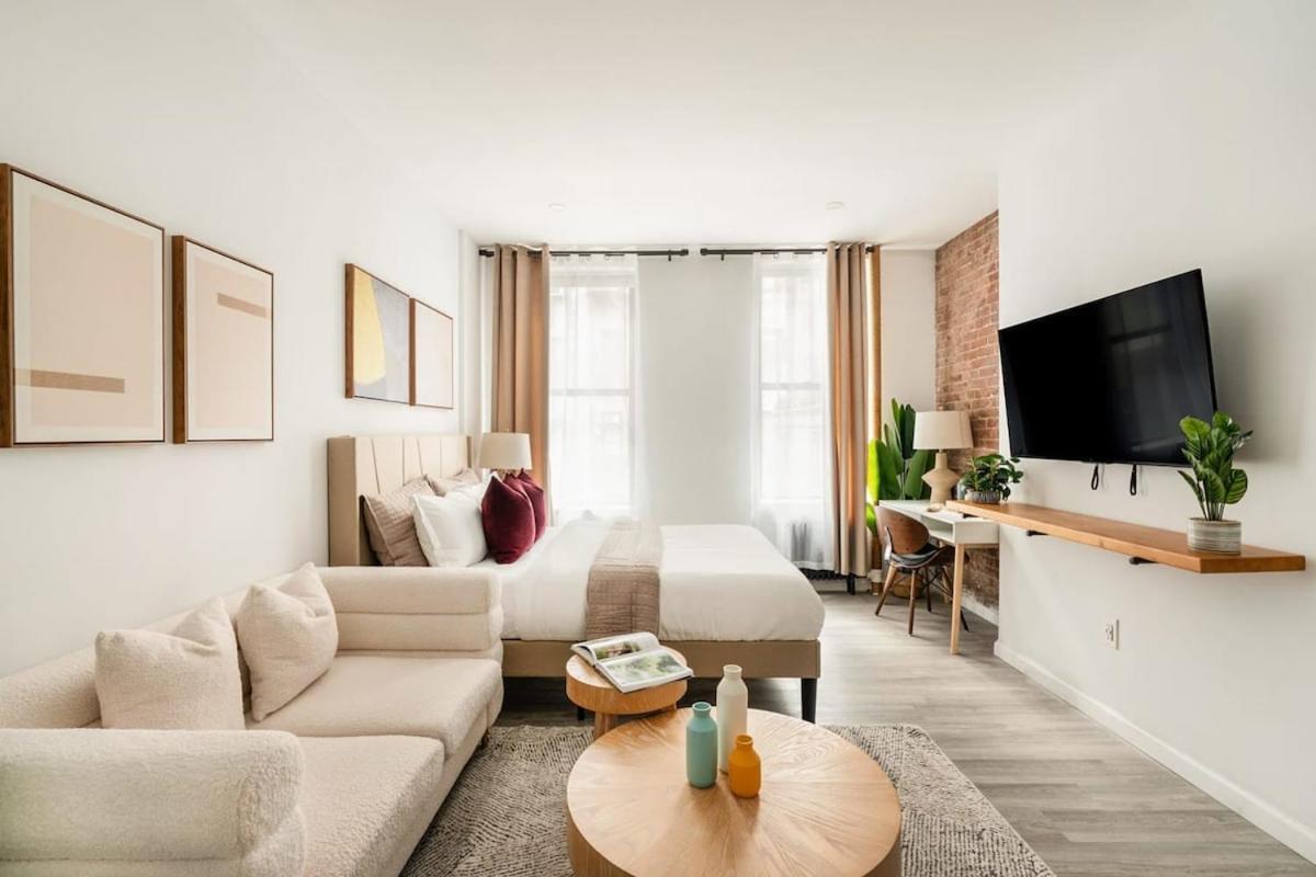 240-10 New Modern Ues W&d New York