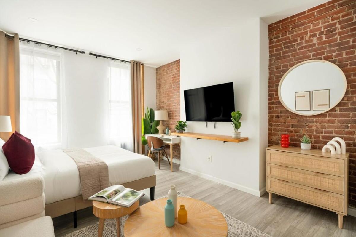 240-10 New Modern Ues W&d * New York