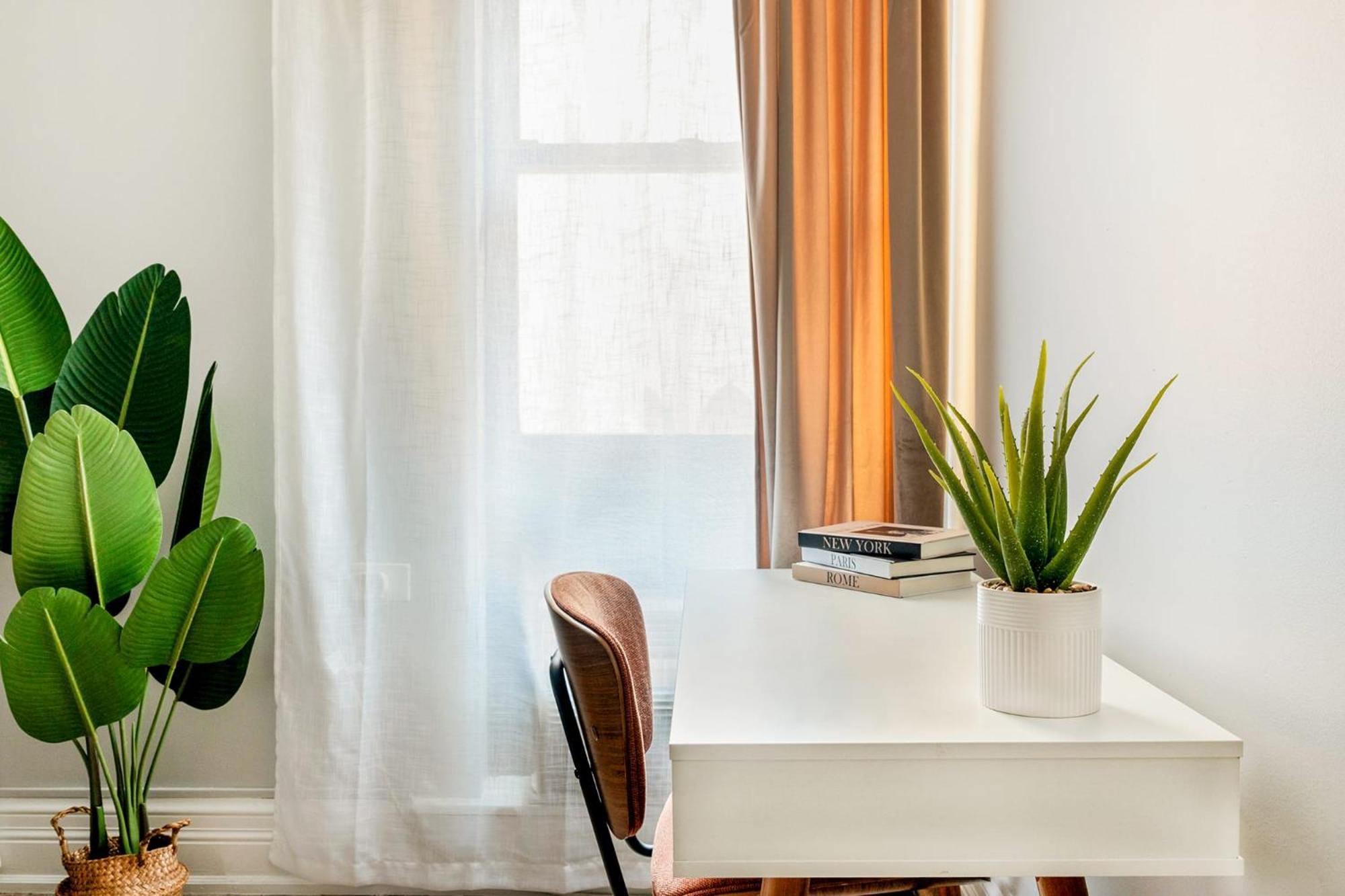 73-410 Luxury 24 Dm New Uws Gym Laundry Apartment New York
