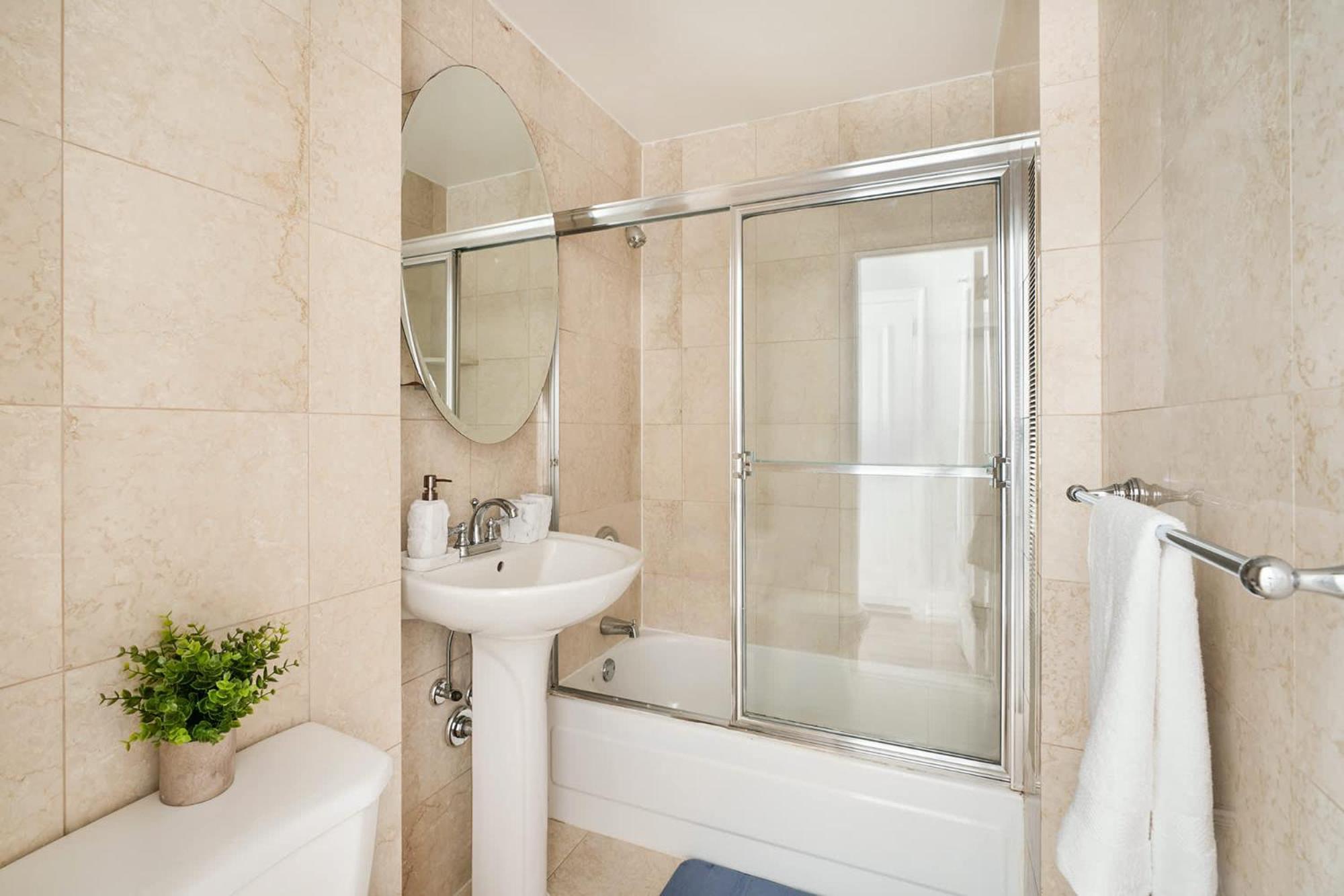 73-1504 Newly Reno Uws Doorman Gym Laundry Apartment New York