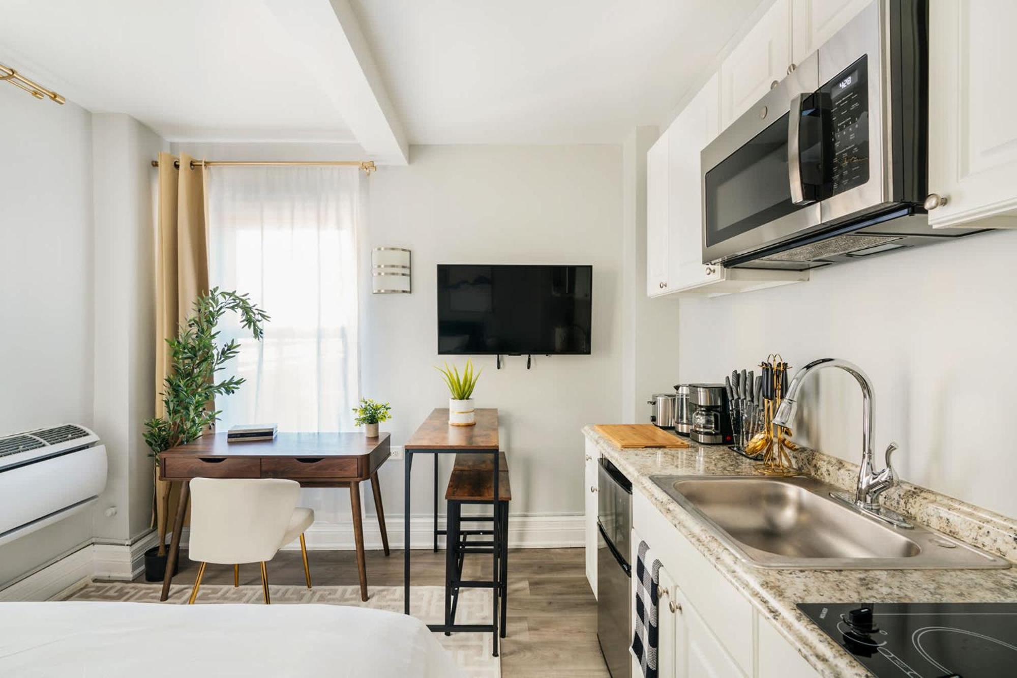 73-1504 Newly Reno Uws Doorman Gym Laundry Apartment *