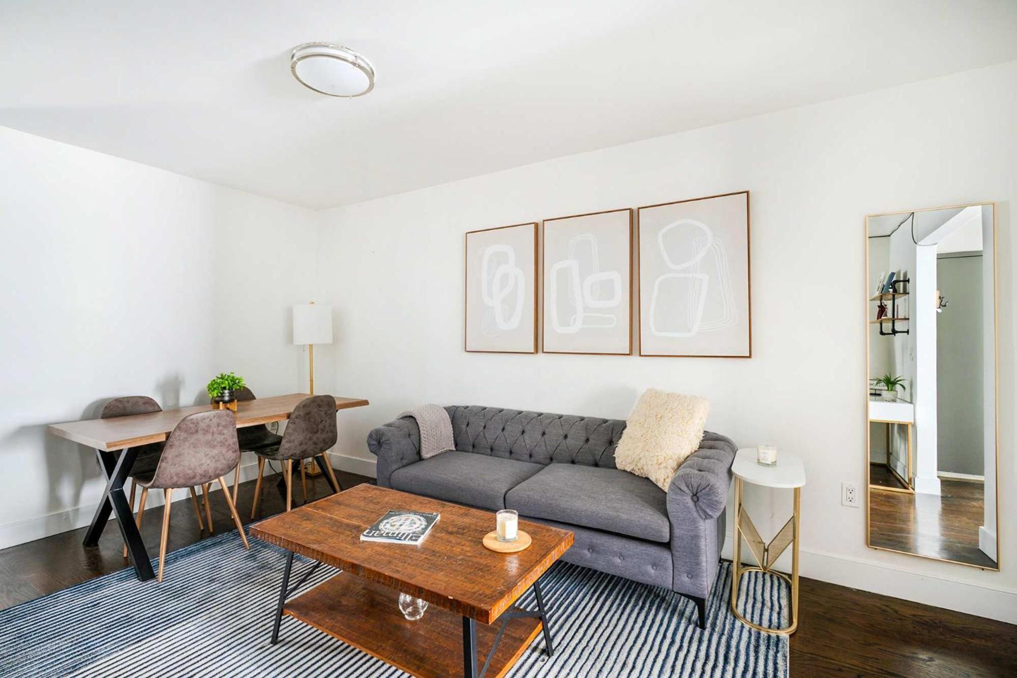 39-3 Newly Renovated 3 Bedroom Prime Midtown Sleeps 6 Apartment
