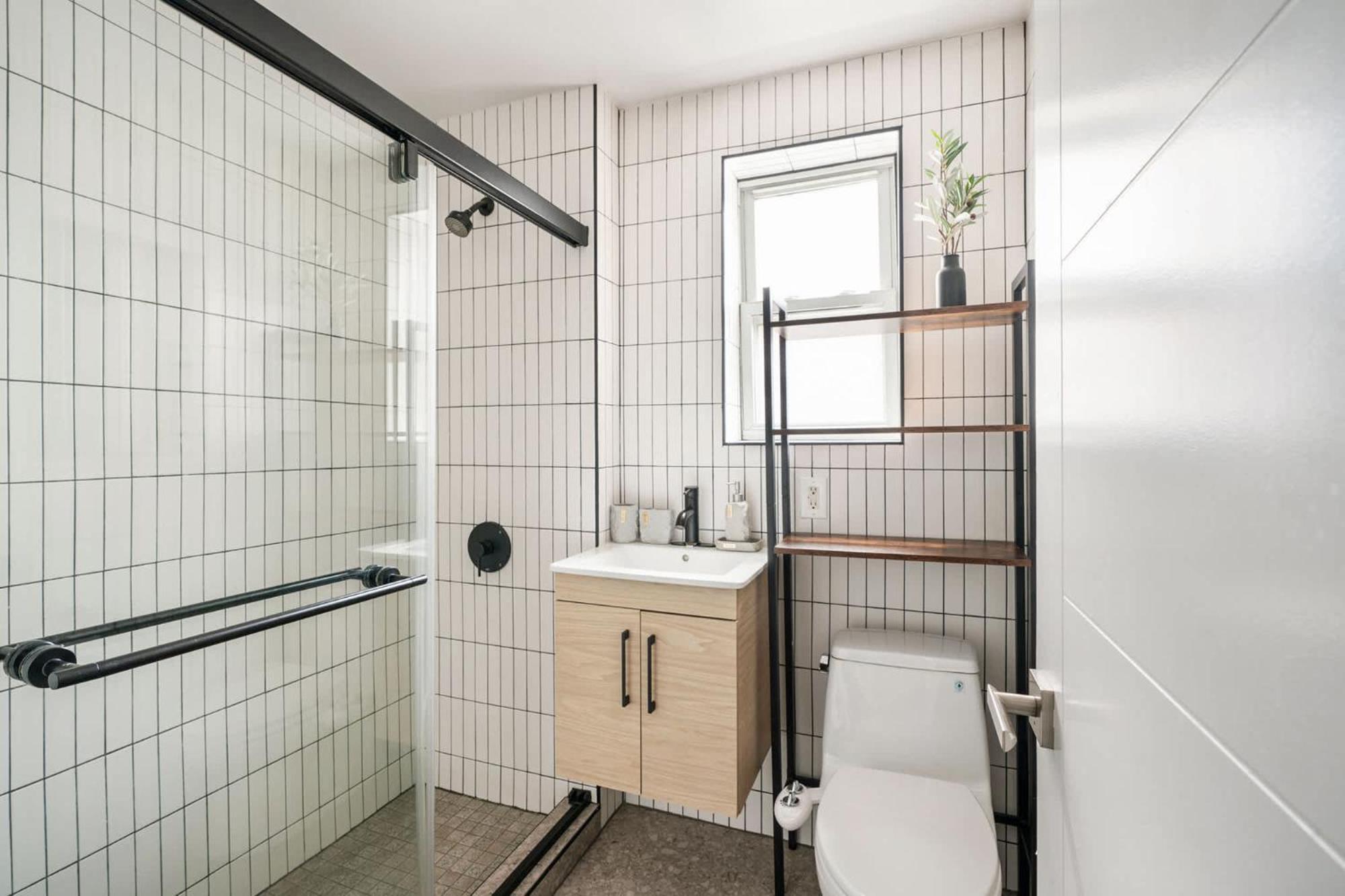 39-3 Newly Renovated 3 Bedroom Prime Midtown Sleeps 6 Apartment New York